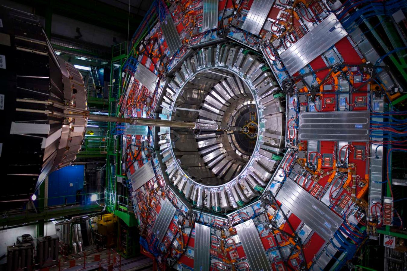 Teilchenphysik: Physiker Ben Kilminster baut Detektoren, mit denen sich im Teilchenbeschleuniger am CERN die Bedingungen kurz nach dem Urknall untersuchen lassen.